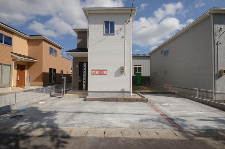 Local photos, including front road. Preview available