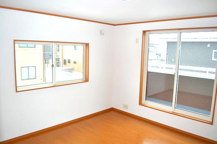 Non-living room. It is the same specification preview photo. Model house we have guidance. Please feel free to contact us.