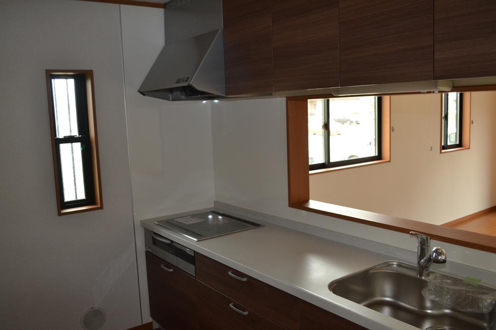 Same specifications photo (kitchen). Same specifications Door is a high-pressure melanin panel, Countertops artificial marble, Gas appliance cleaning a breeze in the enamel top finish (^ 0 ^) / Water purifier integrated hand shower faucet, Also taken out comfortably with heavy storage products in the swing down Wall