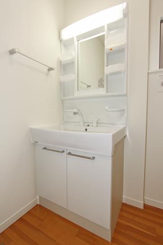 Wash basin, toilet. Vanity (1 Building)