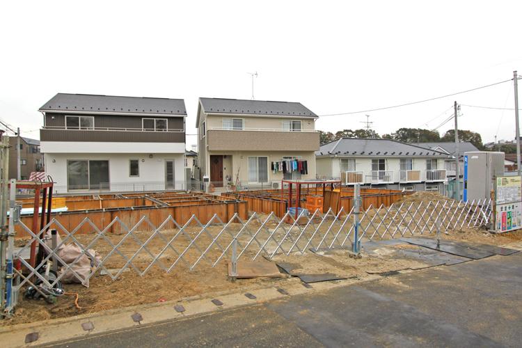 Local photos, including front road. Local Photos