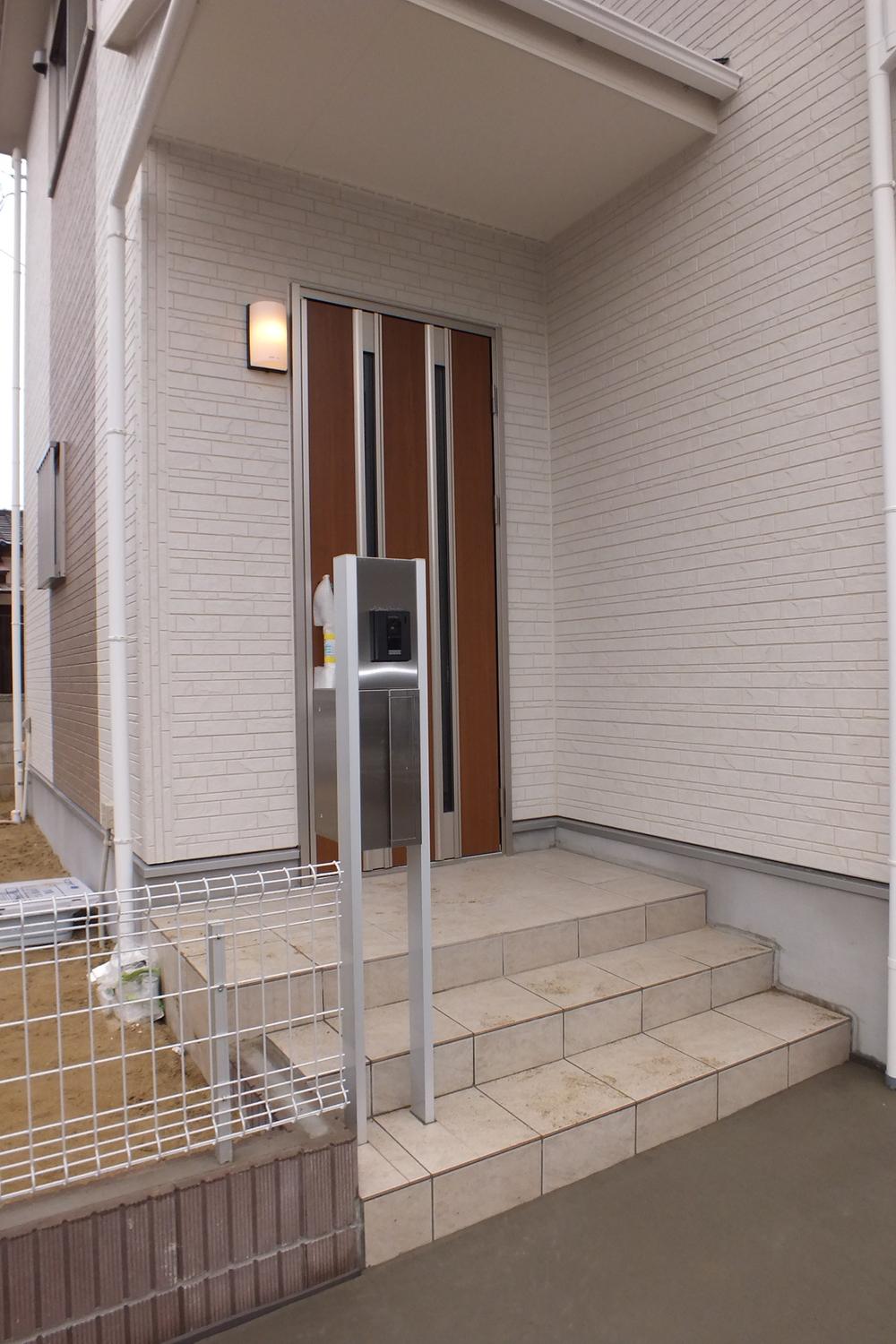 Entrance. Local (12 May 2013) Shooting