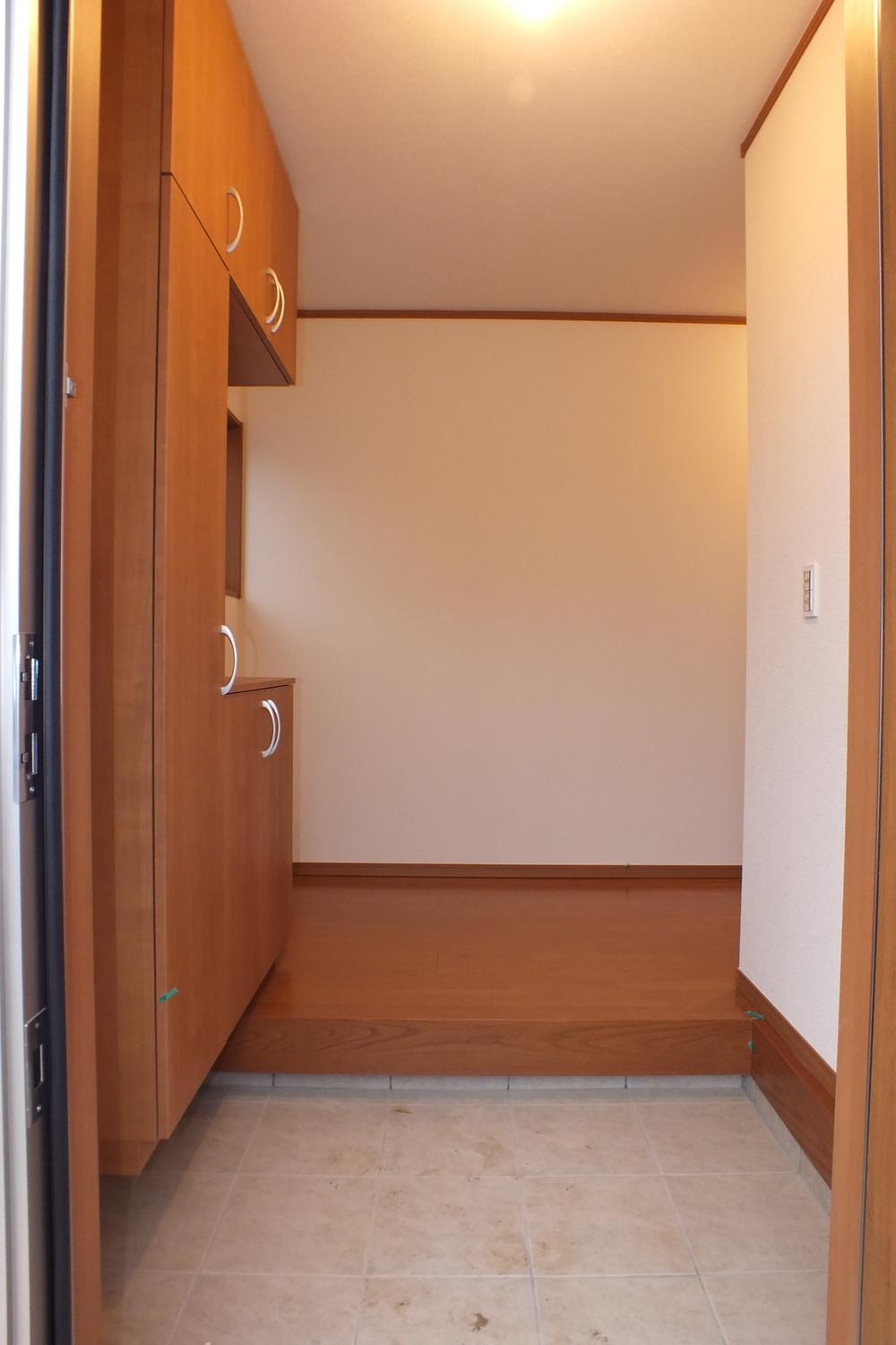 Entrance. The current site (December 2013) Shooting