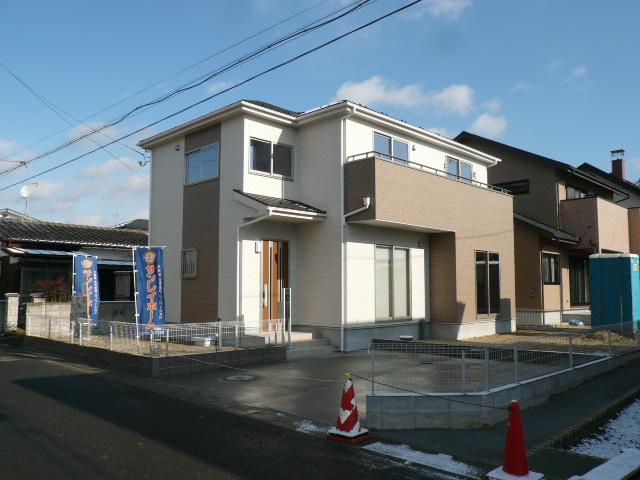 Local photos, including front road. Local (12 May 2013) Shooting