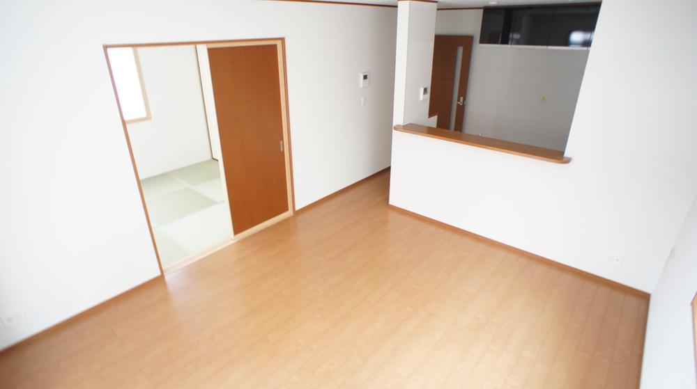 Same specifications photos (living)