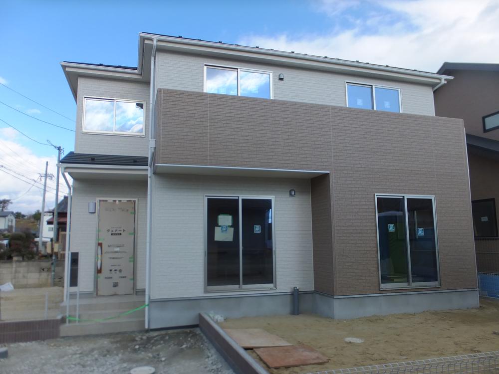 Local appearance photo. Local (12 May 2013) Shooting