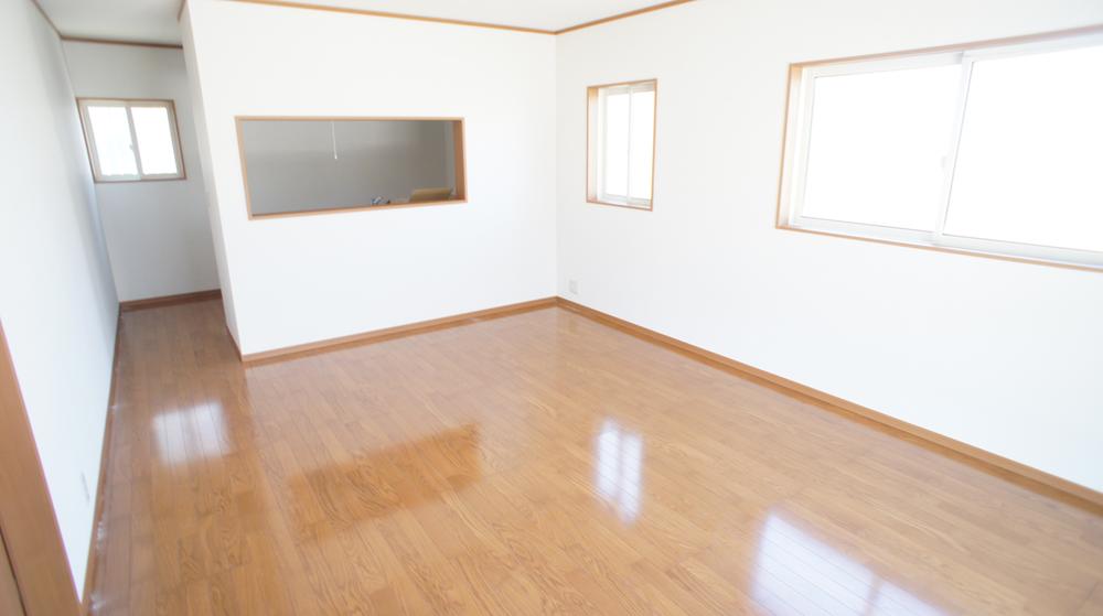 Same specifications photos (living)