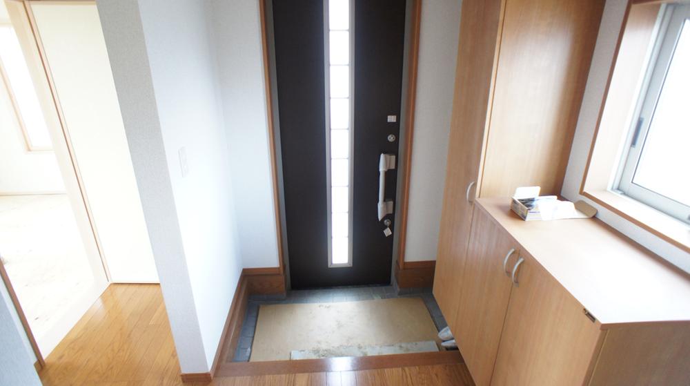 Same specifications photos (Other introspection). Same specifications photos (entrance)