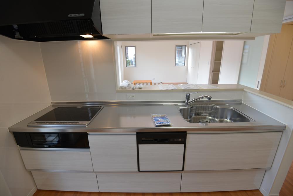 Kitchen. Indoor (11 May 2013) Shooting