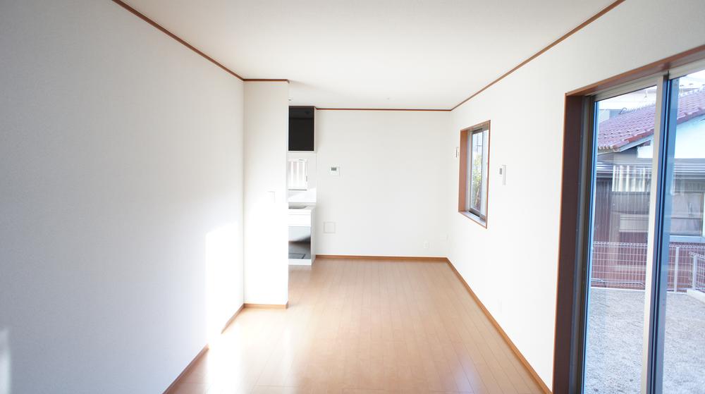 Same specifications photos (living)