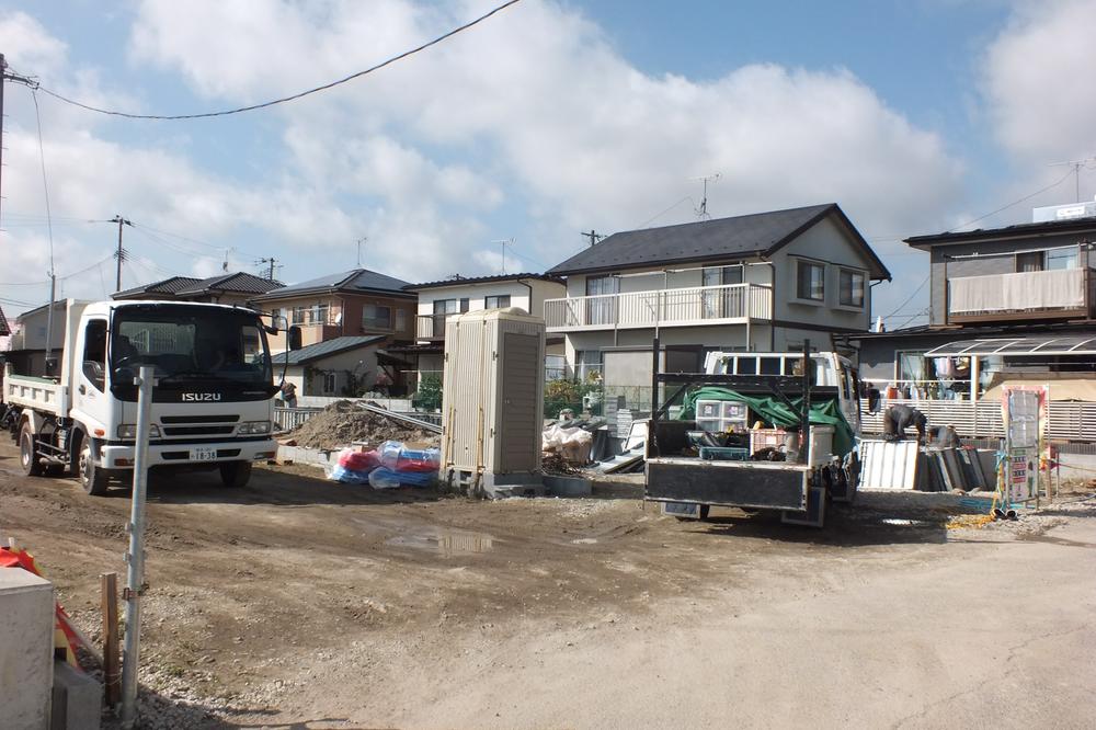 Local photos, including front road. Local (10 May 2013) Shooting