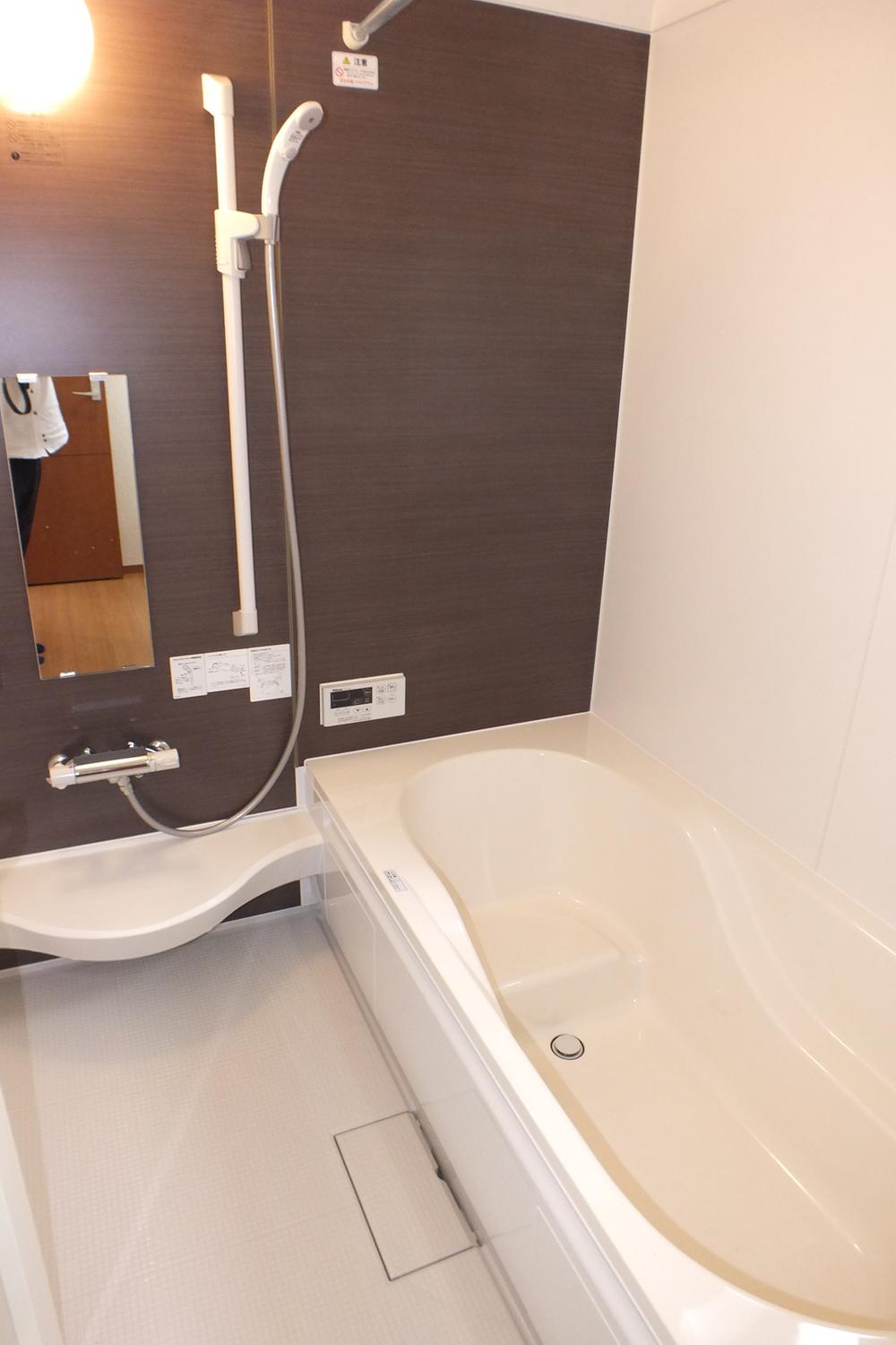 Bathroom. «Same specifications»