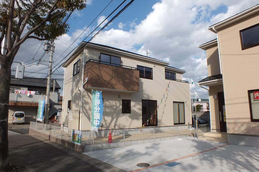 Local appearance photo. Local (11 May 2013) Shooting