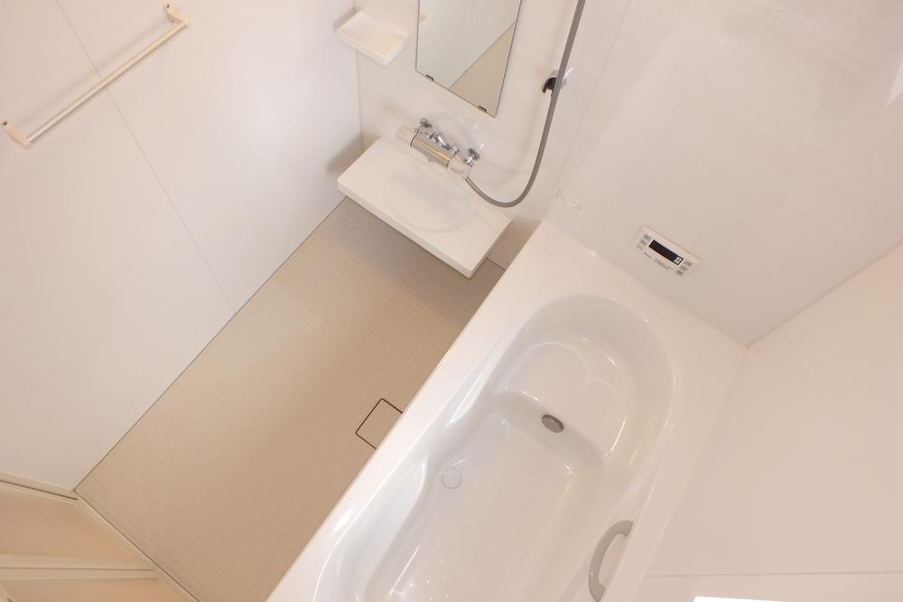 Bathroom. Local (11 May 2013) Shooting