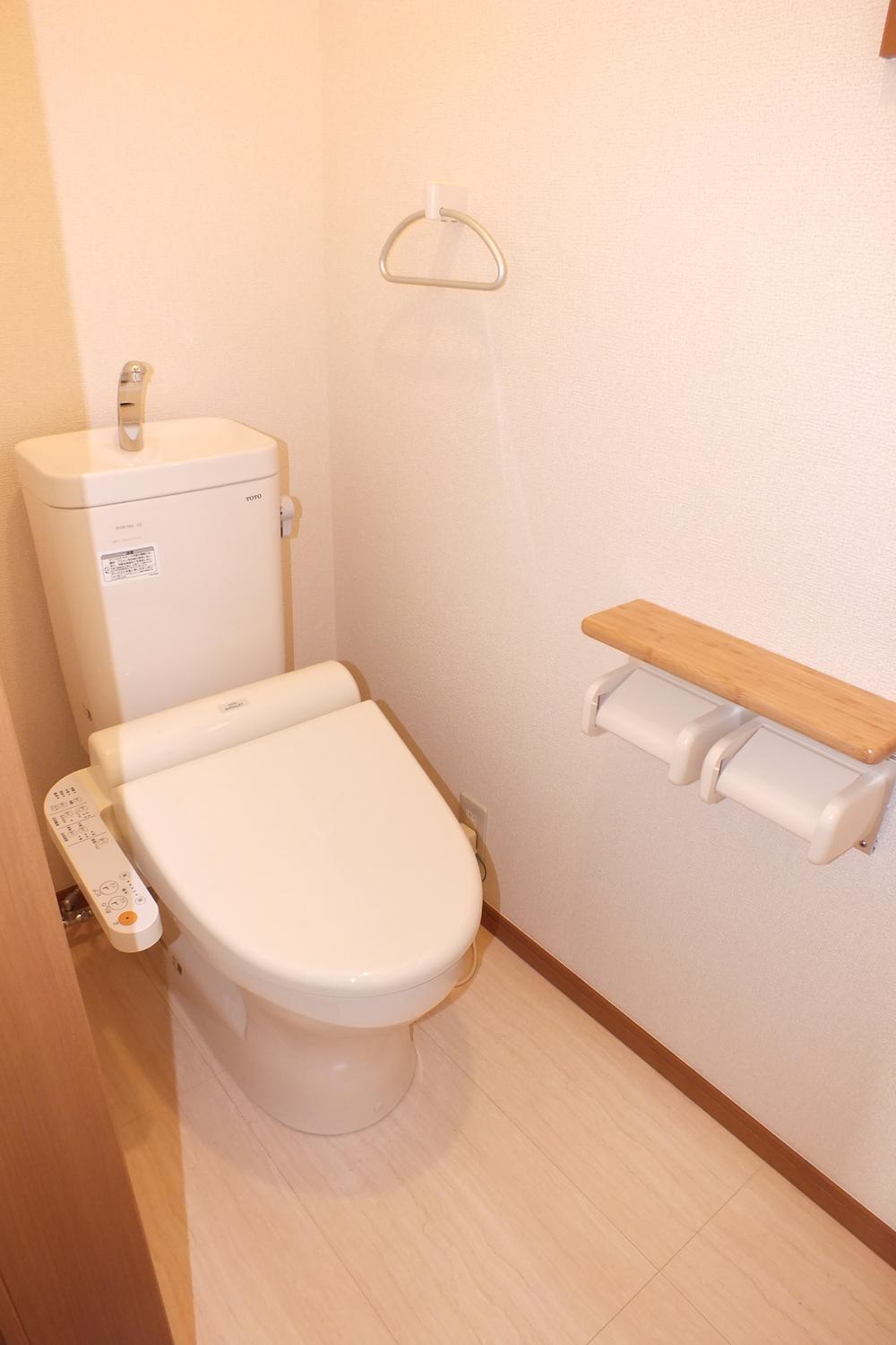 Toilet. Local (11 May 2013) Shooting