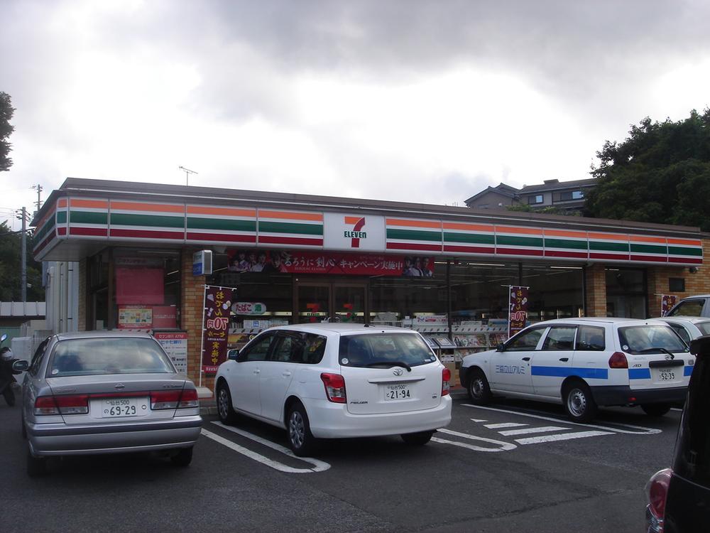 Convenience store. 650m to Seven-Eleven
