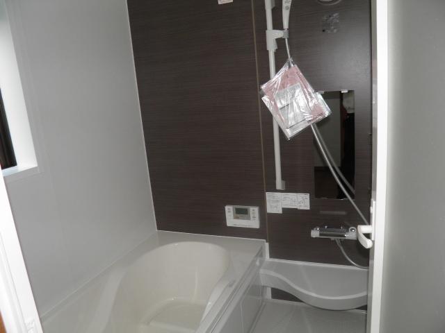 Bathroom. Building 2