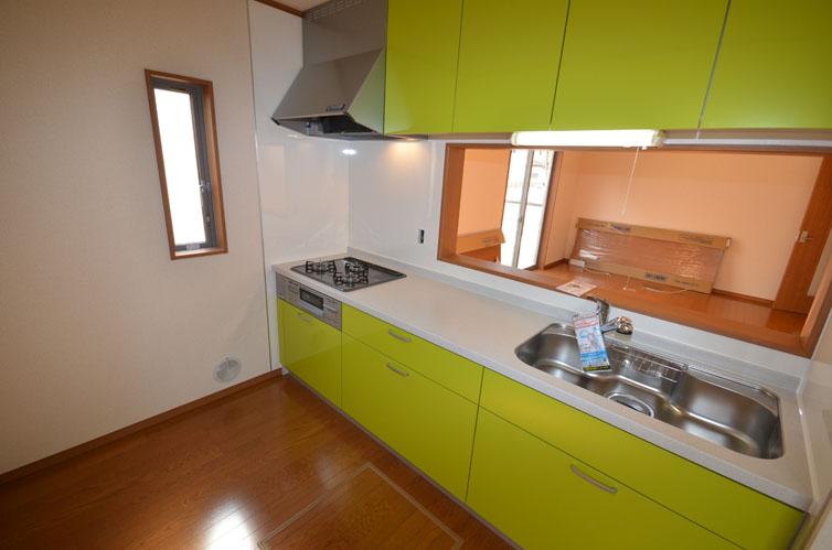 Kitchen. With water purifier