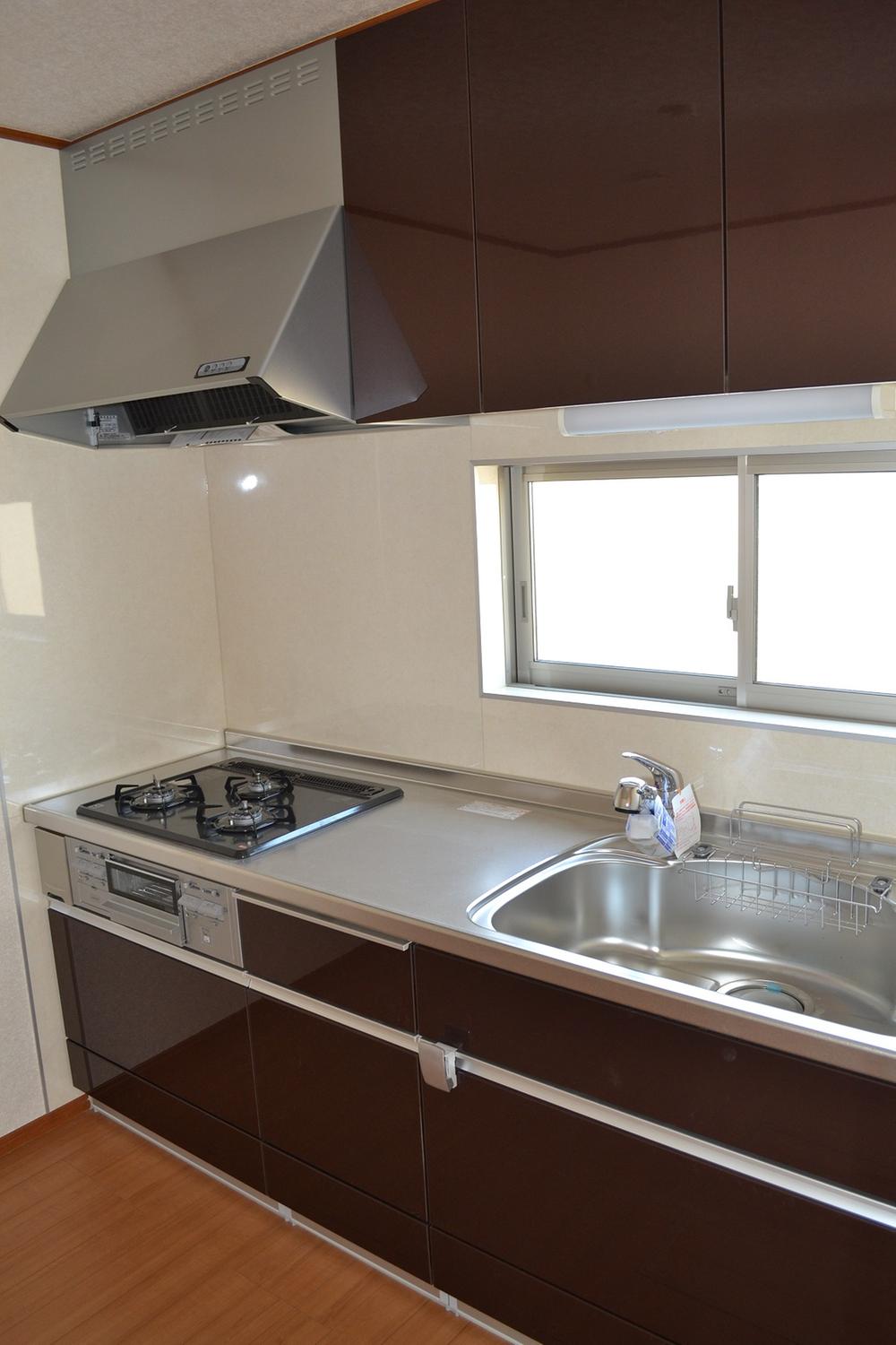 Same specifications photo (kitchen). Same specifications Building 2 Quiet sink has greatly reduce the sound and tableware sound around the splashing of water fitted with a damping material on the back side of the sink bottom. Also Serapaneru is wallpaper material of antibacterial specifications clean keep the kitchen wall with a simple care (^ 0 ^) /