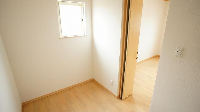 Receipt. Walk-in closet