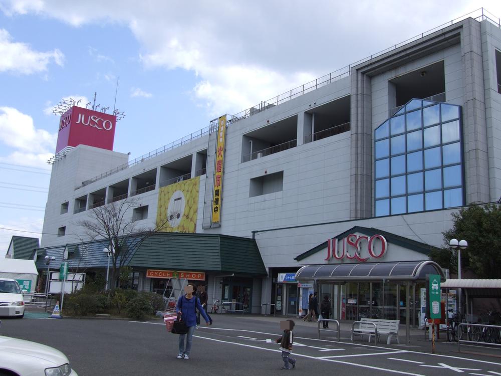 Shopping centre. 510m until ion Tagajo shop