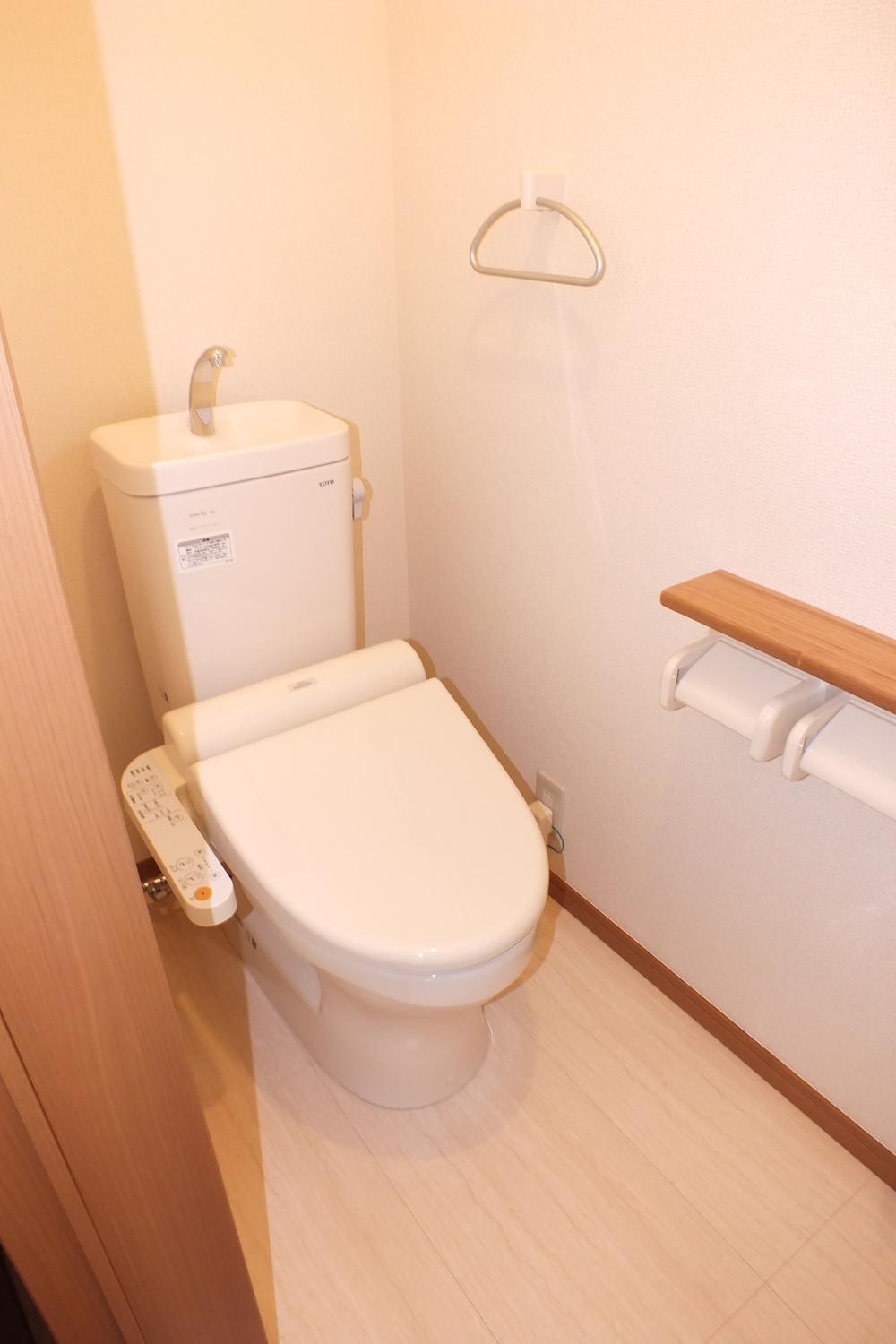 Toilet. Local (11 May 2013) Shooting