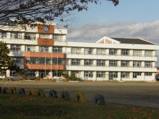 Primary school. 1041m to Tagajo stand Tagajo Yahata elementary school
