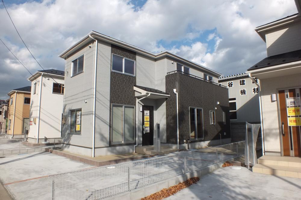 Local appearance photo. Local (11 May 2013) Shooting