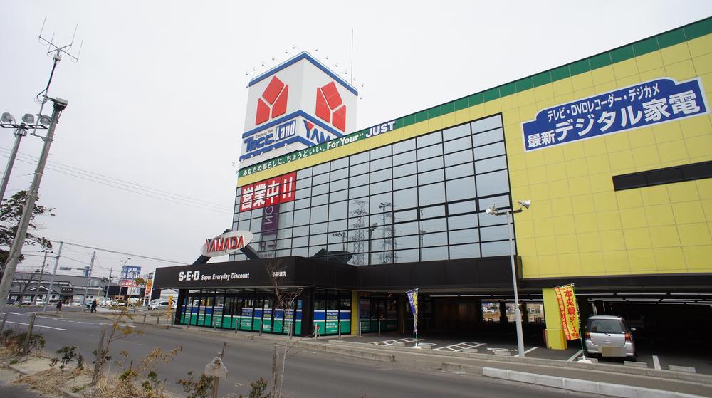 Shopping centre. 800m to Yamada Denki Tagajo shop