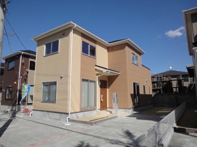 Local appearance photo. 4 is a Building.