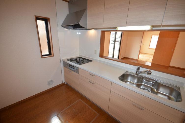 Kitchen. With water purifier