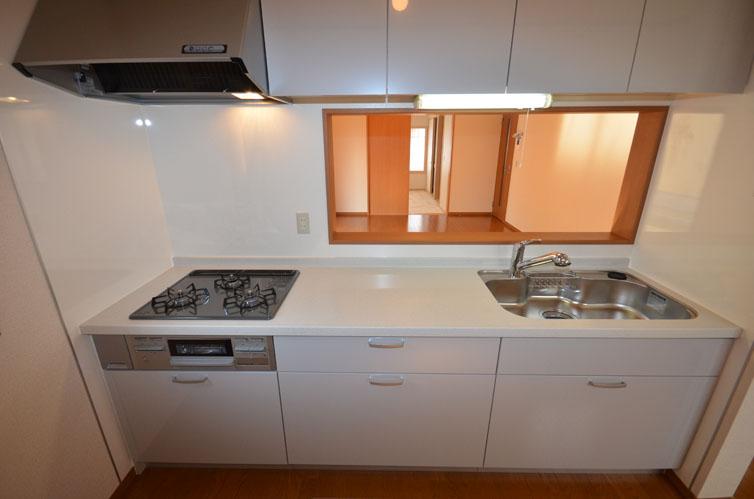 Kitchen. With water purifier