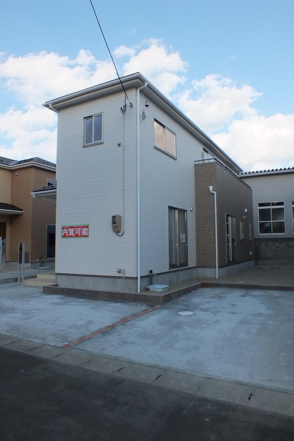 Local photos, including front road. Local (11 May 2013) Shooting