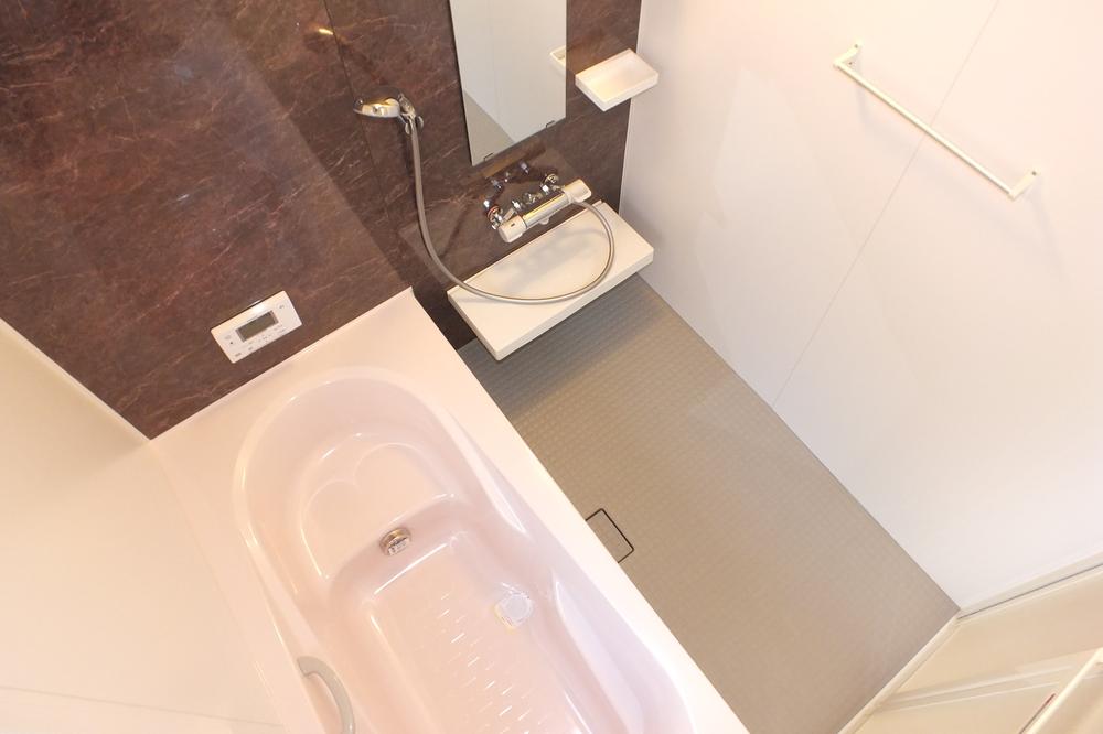 Bathroom. Local (11 May 2013) Shooting