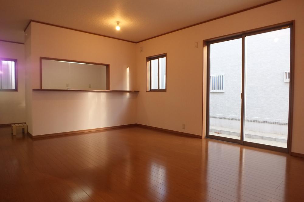 Living. Local (11 May 2013) Shooting