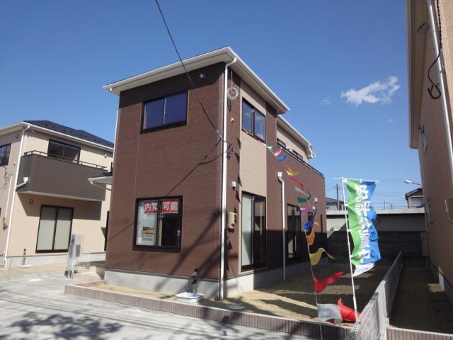 Local appearance photo. 3 is a Building.