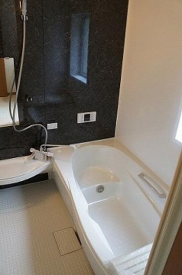 Same specifications photo (bathroom). Bathroom construction cases (same specifications of the construction company)
