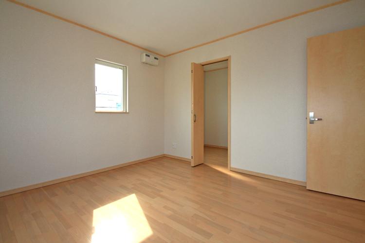 Other introspection. Western-style (A Building)