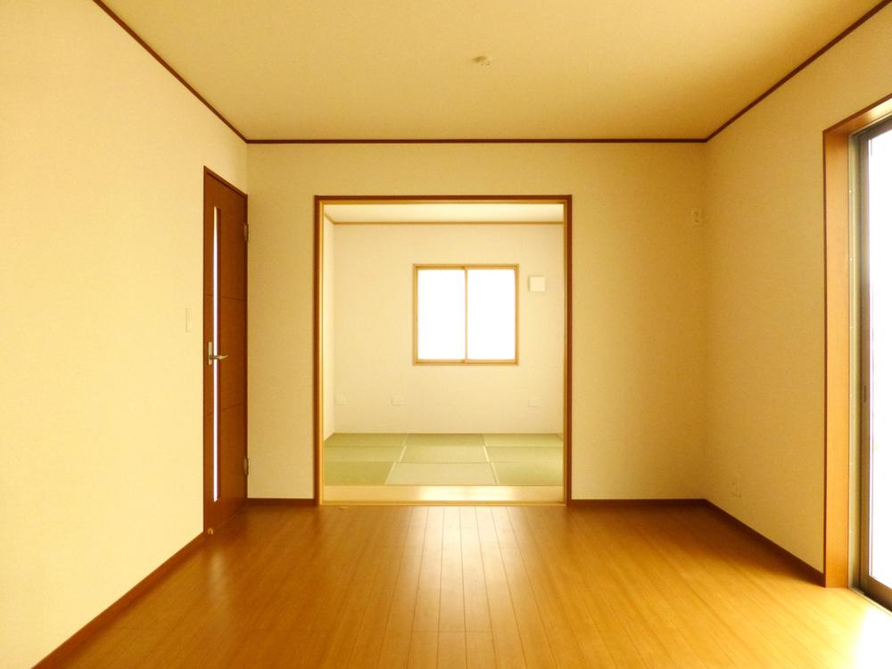 Same specifications photos (living)