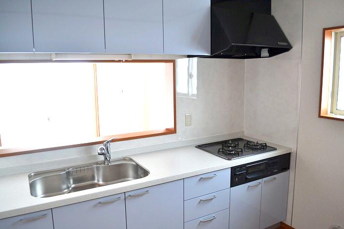 Same specifications photo (kitchen). Same specifications Door is a high-pressure melanin panel, Countertops artificial marble, Gas appliance cleaning a breeze in the enamel top finish (^ 0 ^) / Water purifier integrated hand shower faucet.