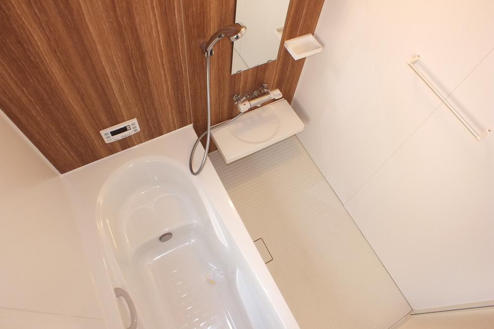 Bathroom. Local (11 May 2013) Shooting