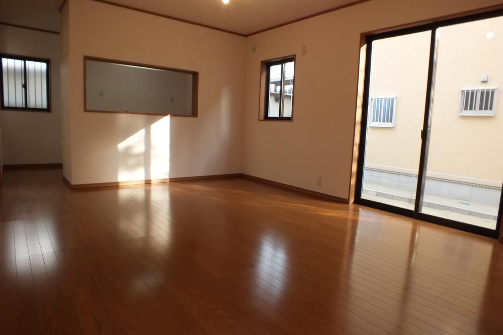 Living. Local (11 May 2013) Shooting