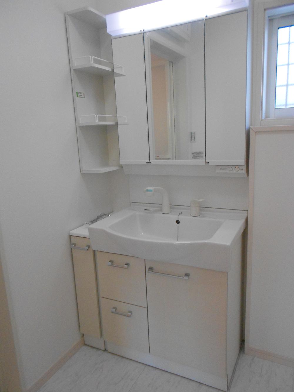 Wash basin, toilet. Wash basin shower faucet to change the living comfortable. Easy to clean!