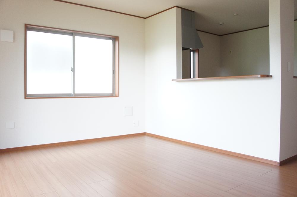 Same specifications photos (living)