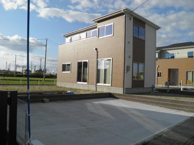 Local appearance photo. Building 3 Local (10 May 2013) Shooting