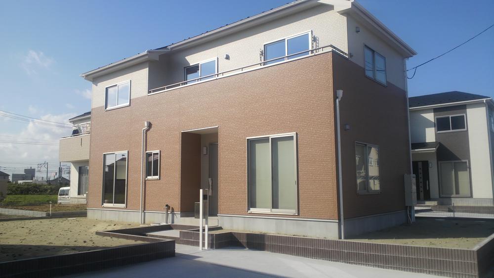 Local appearance photo. Building 2 appearance