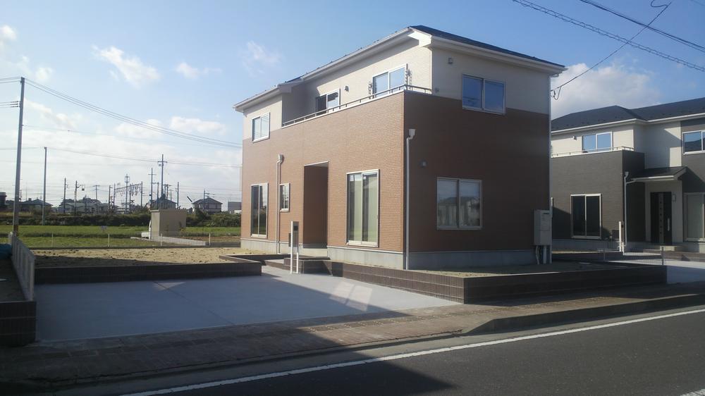 Local appearance photo. Building 2 appearance