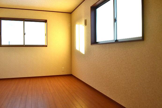 Non-living room. Same specifications Second floor room