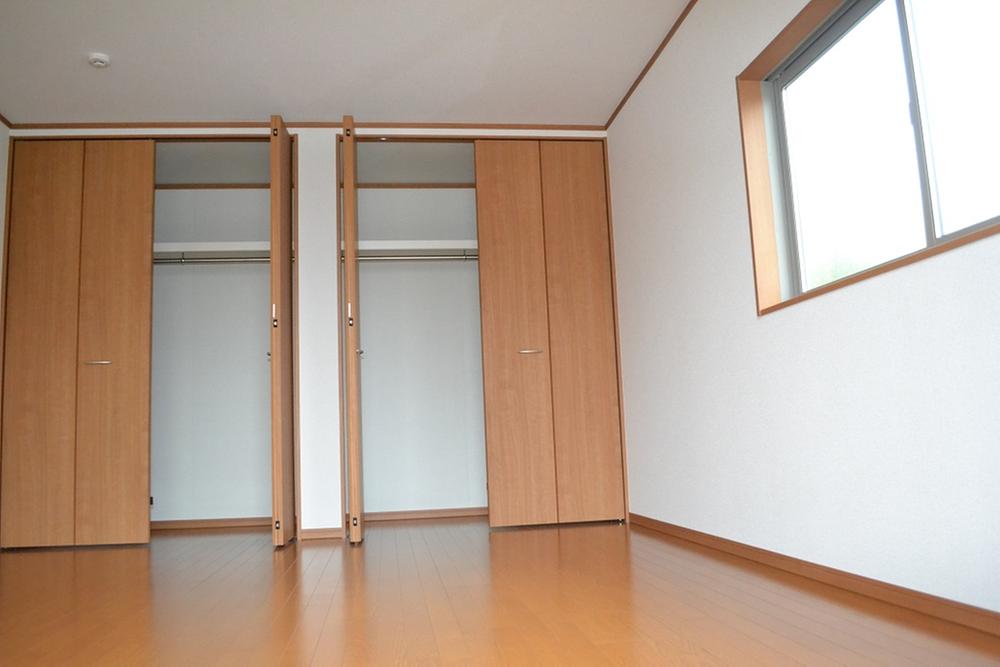 Non-living room. Same specifications Second floor room