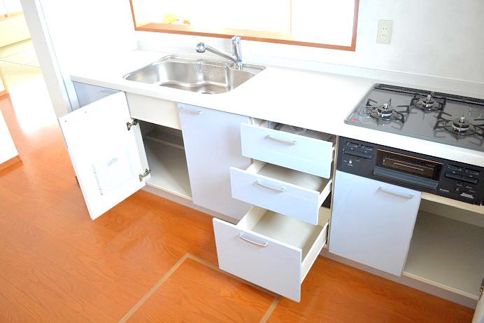 Same specifications photo (kitchen). Same specifications Door is a high-pressure melanin panel, Countertops artificial marble, Gas appliance cleaning a breeze in the enamel top finish (^ 0 ^) / Water purifier integrated hand shower faucet